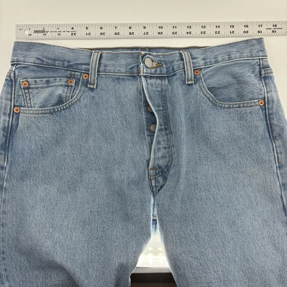 Levi's 501 Jeans Mens 34x29 Light Wash Straight Leg Button Fly Denim